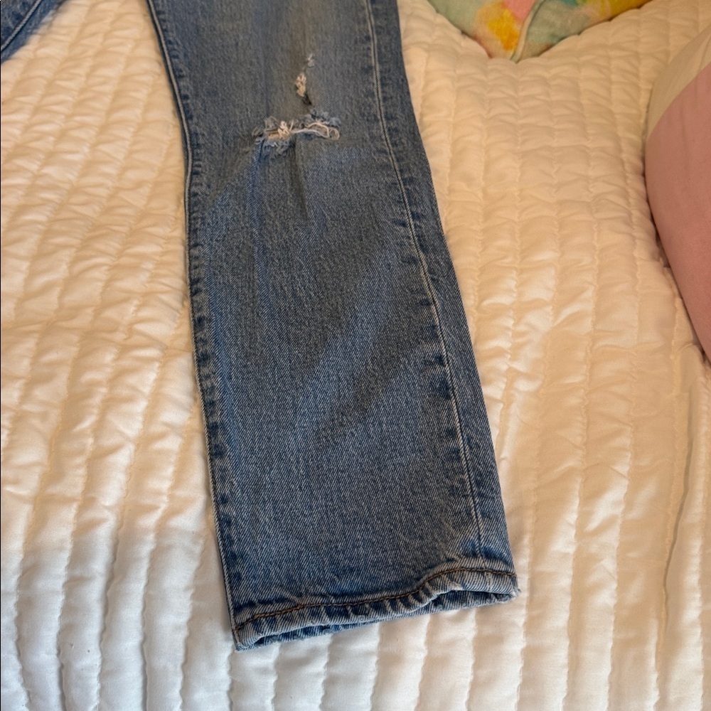 Levi's Classic Blue Jeans with Leather Patch - Picture 5 of 9